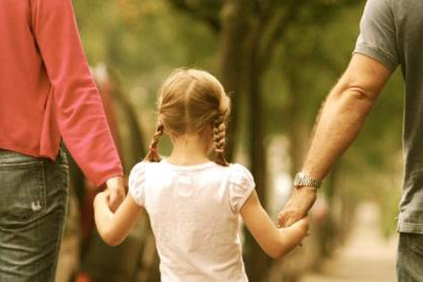 635914430081070572710266921_Divorce-Parenthood-child--006