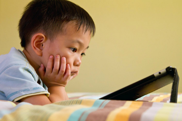kids-phones-tablets_600x400